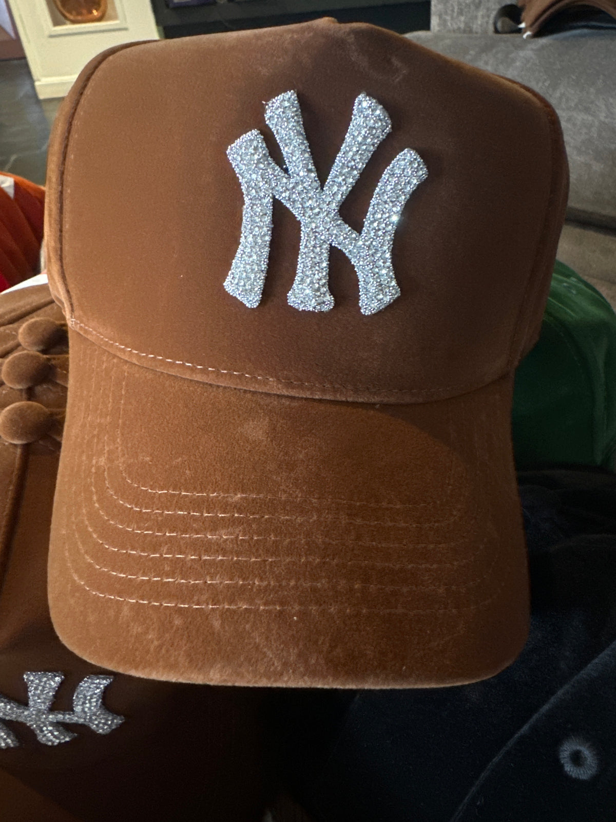 Fitted Cap NY - dark brown w/silver bling