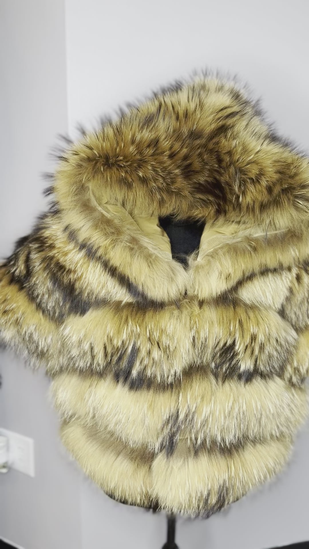 Raccoon Fur Natural Vest with Detachable Hood  (4 rows)
